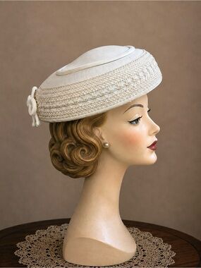 Vintage Ivory Mushroom Style Hat – 1950s Mid-Century Millinery.